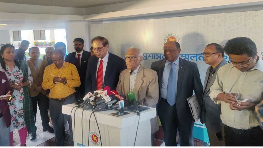 কবে নাগাদ বই দেয়া শেষ হবে, জানেন না শিক্ষা উপদেষ্টা