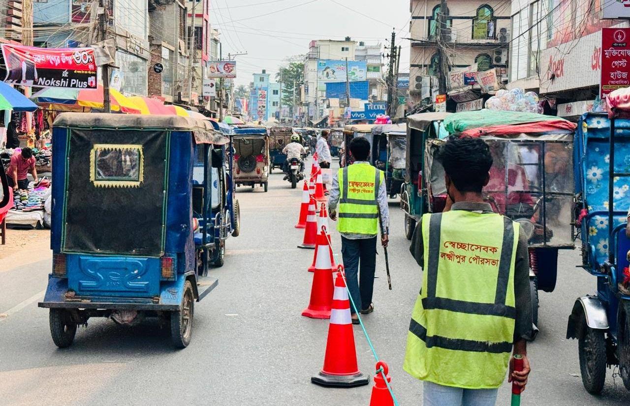 লক্ষ্মীপুর শহরে যানজট নিরসনে পৌরসভার উদ্যোগ