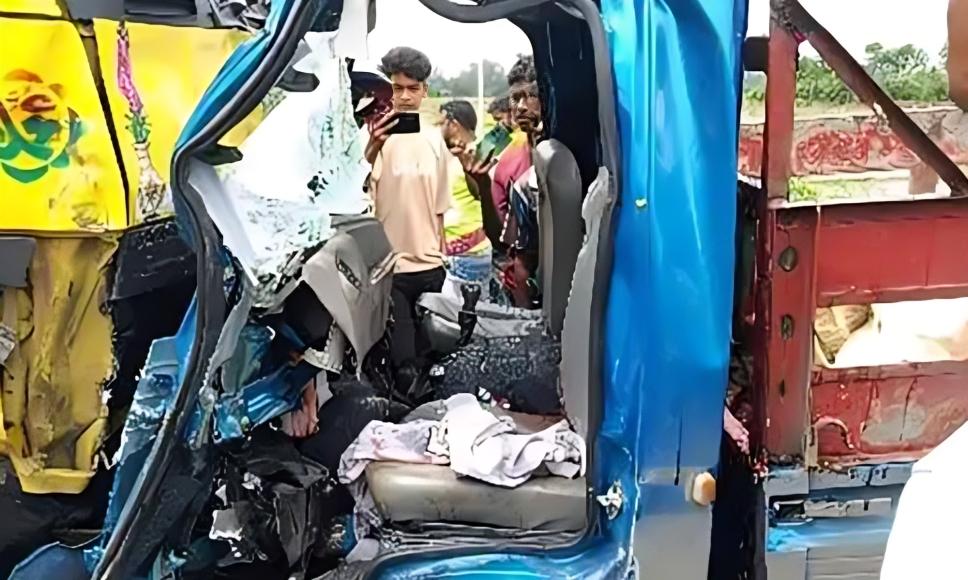 কাহালুতে ট্রাক-পিকআপ সংঘর্ষে নিহত ৪
