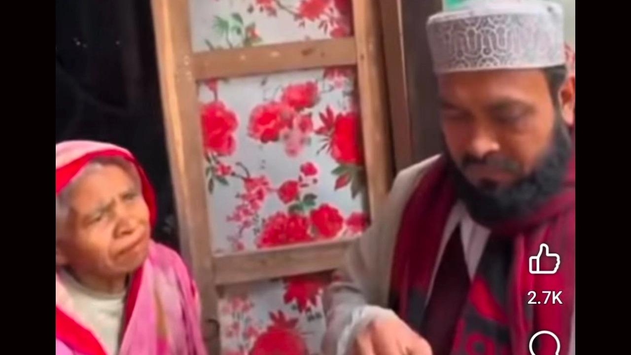 লক্ষ্মীপুর-৩ আসনে টাকা দিয়ে ভোট চাইলেন জামায়াত প্রার্থী