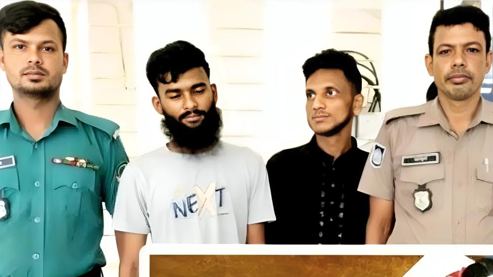 নারী যাত্রীকে কুপিয়ে ছিনতাই, গ্রেপ্তার দুই
