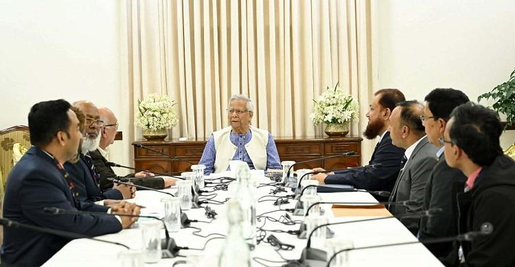 রায়েরবাজারের ১১৪ বেওয়ারিশ মরদেহ থেকে শনাক্ত ৮ শহীদ, ডিএনএ নমুনা প্রধান উপদেষ্টার কাছে হস্তান্তর