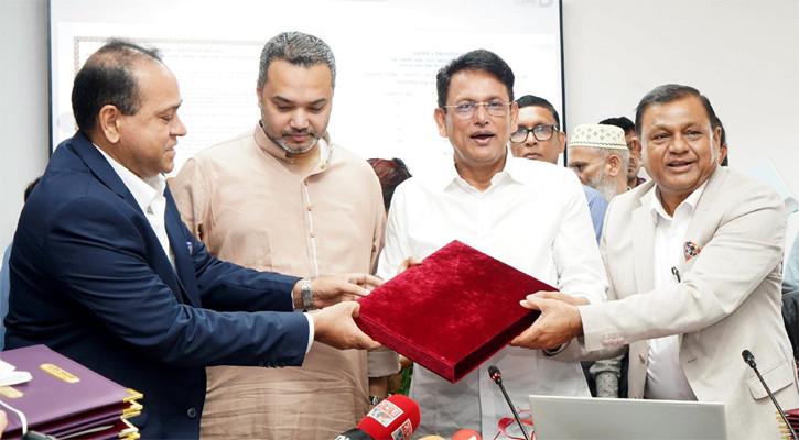 ‘মন খুলে নম্বর দেওয়া যায় না’: শিক্ষামন্ত্রী