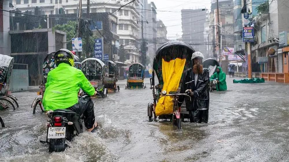 ভারী বৃষ্টিতে তিন বিভাগে বন্যা পরিস্থিতি অবনতির শঙ্কা