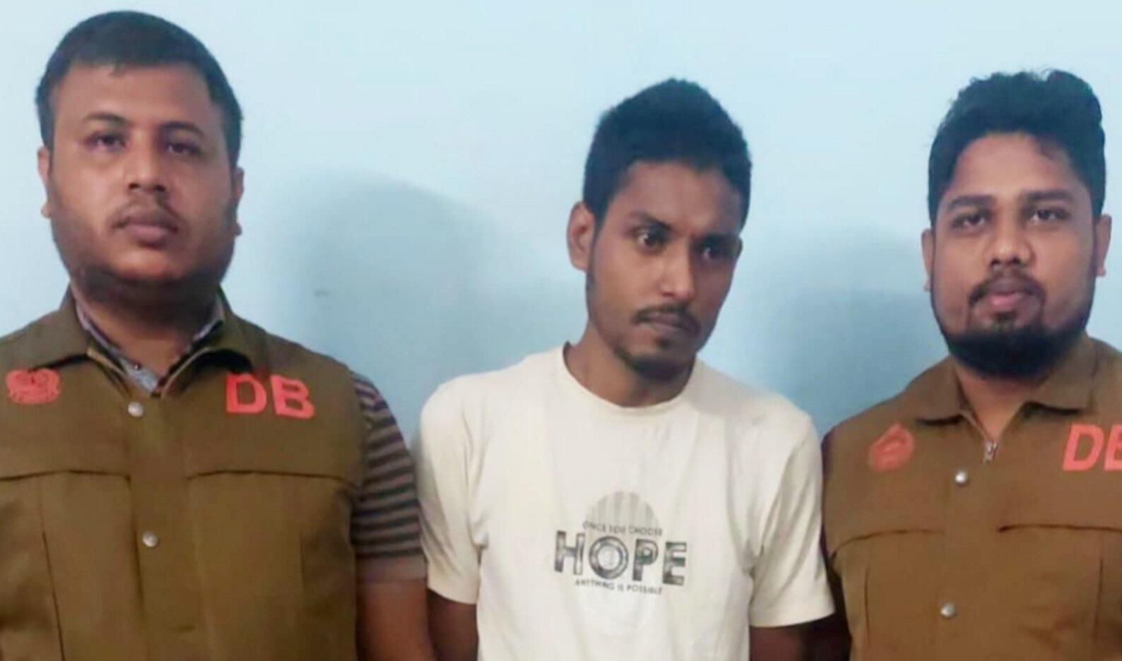 রায়পুরে ডিবি পুলিশের অভিযানে ৮৫২ পিস ইয়াবাসহ যুবক আটক