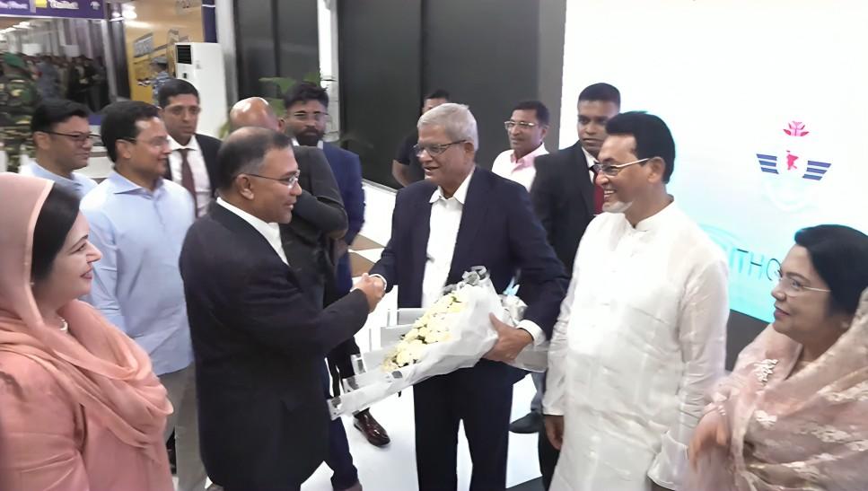 মালয়েশিয়া-চীন সফর শেষে দেশে ফিরলেন তারেক রহমান