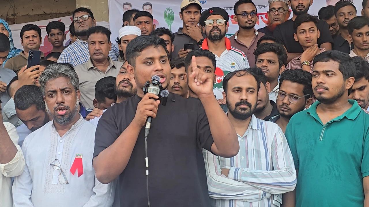 বিভাজনের রাজনীতি তরুণদের ক্ষতি করবে: হাসনাত