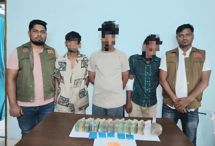 রায়পুরে ইয়াবা-গাঁজাসহ তিন মাদক কারবারি আটক