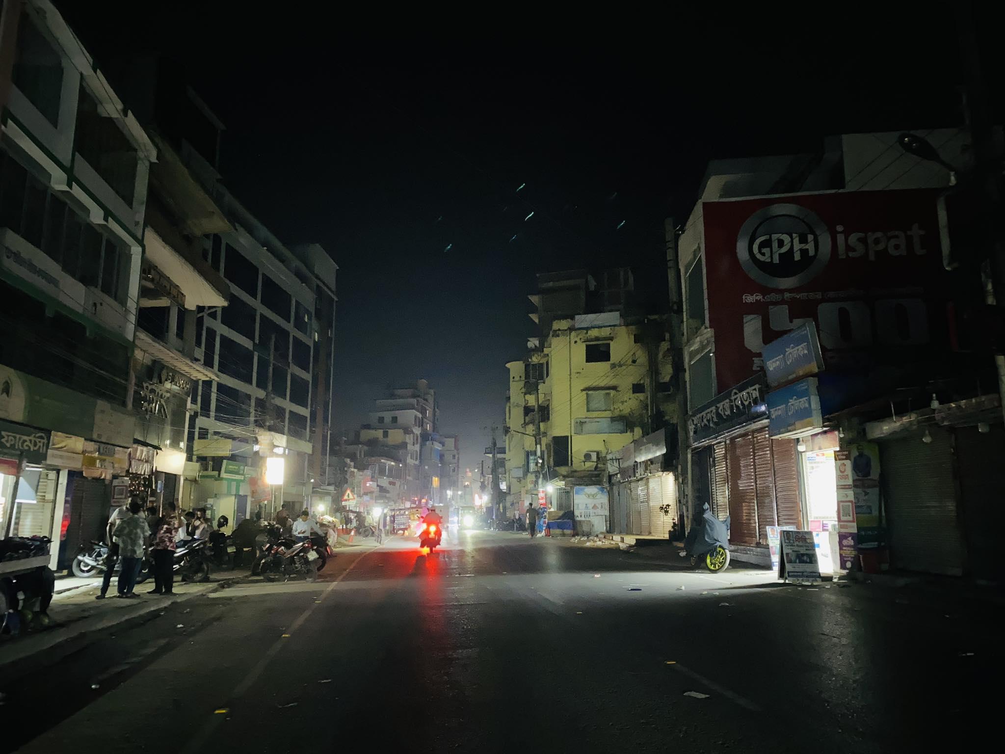 লক্ষ্মীপুরে রাত ৮টায় দোকান বন্ধ