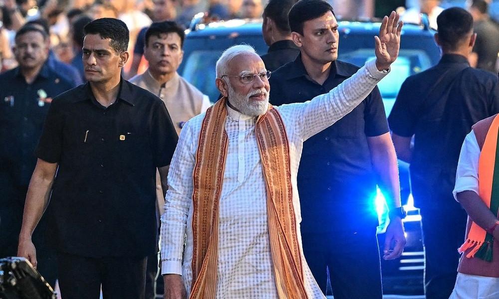বিধানসভা জয়ের পর দিল্লিতে মোদির ধুতি-পাঞ্জাবি সাজ মঞ্চে